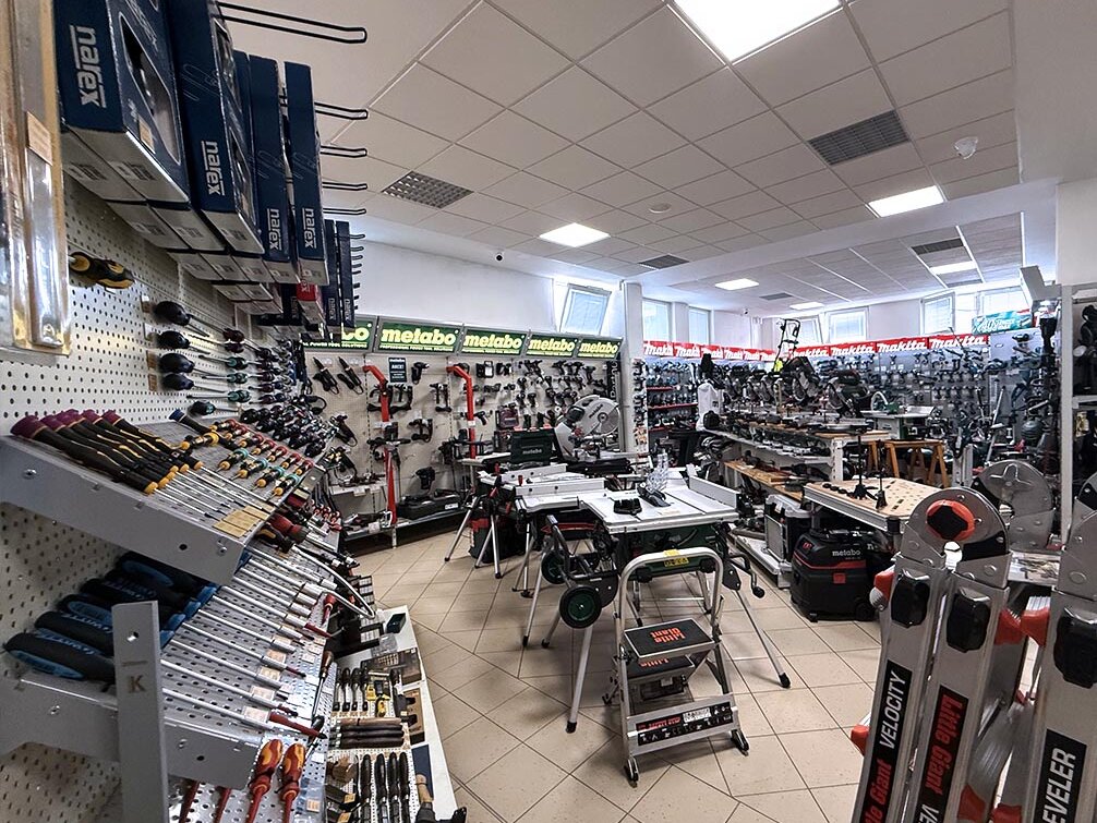 Makita, Metabo, Narex, Little Giant a spoustu dalších značek na vás čeká vystavených na kamenné prodejně