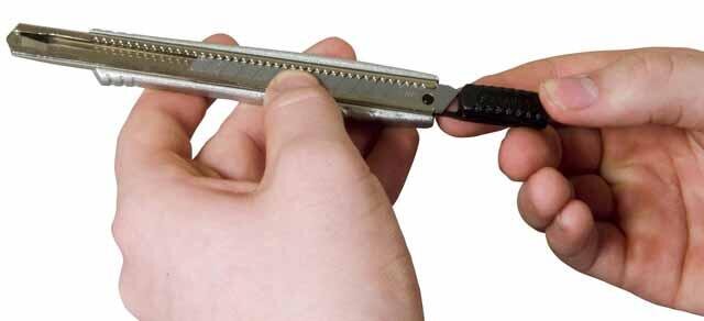 Nůž s ulamovací čepelí 9mm kovový FatMax