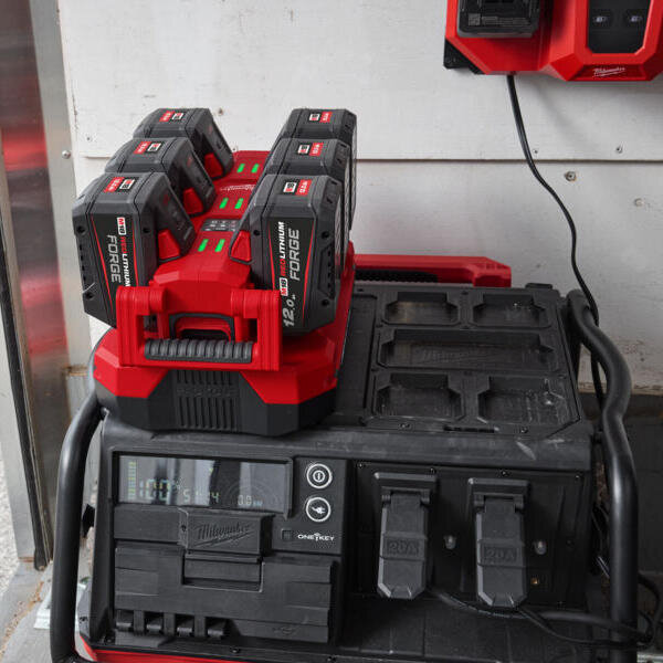 Nabíječka M18MPC6 Packout Forge